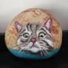 peinture pierre caillou animaux chat qui louche